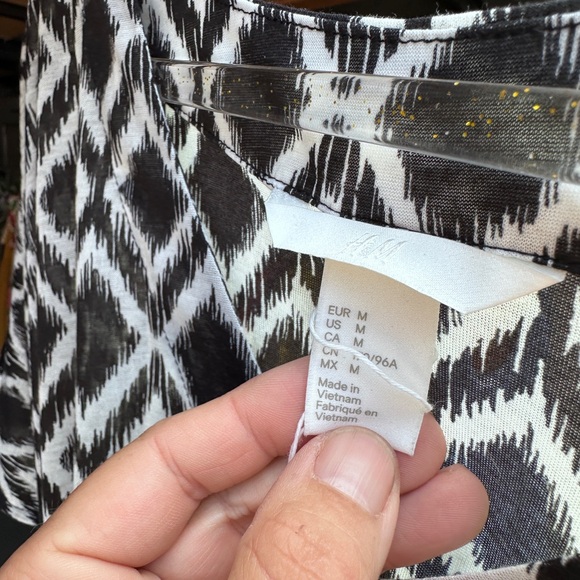 H&M black and white swim coverup size medium - Picture 3 of 3